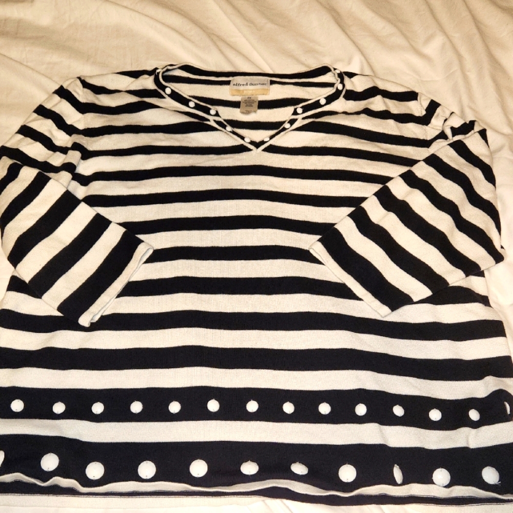 Alfred Dunner Sweater Black And White Stripes With White Bead Detail. Size 2X